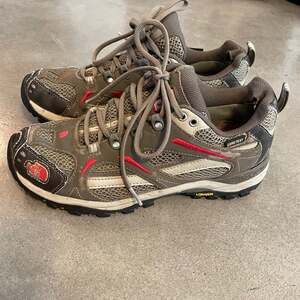 North Face hedgehog brown Hiking Shoes Trail Sneakers womens Size 7.5 Goretex